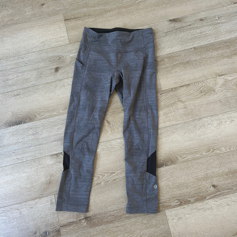 Lululemon gray and black leggings size 4